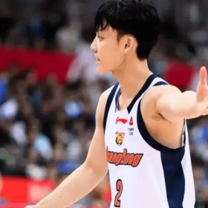 爱游戏平台下载-徐杰出战27分钟，投篮9中3、三分4中2得到8分4篮板7助攻