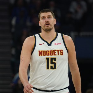 爱游戏在线登录-值！约基奇被吹犯规&amp;个人累计6犯 掘金挑战成功取消犯规拿到球权