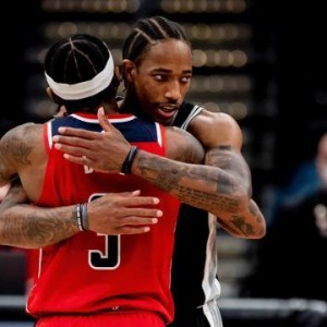 爱游戏官方网站-喜忧参半！德罗赞发威助马刺三连胜 怀特中途伤退