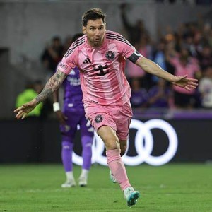 爱游戏平台下载-梅西2球1助导演大逆转，任意球破门次数追平贝利