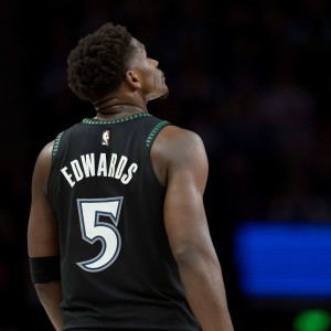 爱游戏官方网站-铁麻了！爱德华兹15中2&amp;三分10中1&amp;罚球10中9 仅得14分4助攻